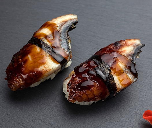 sushi nigiri de atún